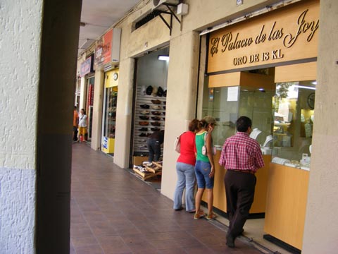 Shops on Chile street