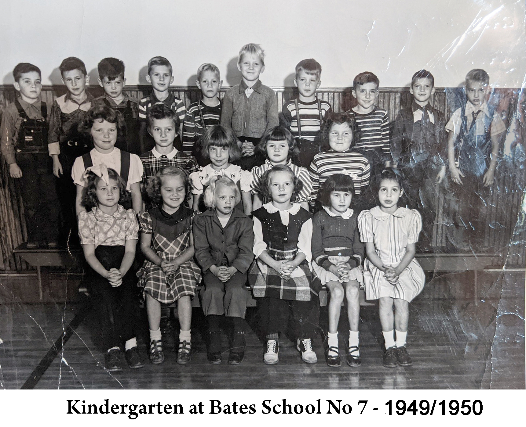 The pupils of the 1949/1950 kindergarten class at Bates school 
          are in three rows. The first row is sitting, 
          the second row is standing, and the third row is standing on a bench.