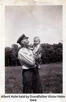 Victor Holm is holding his grandson Albert Holm