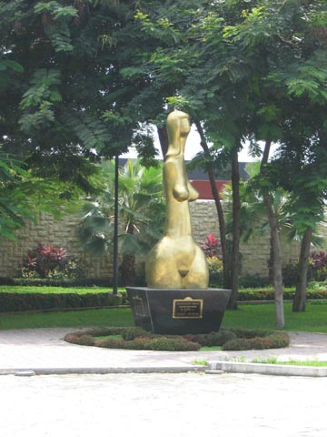 A statue by Dona Yela