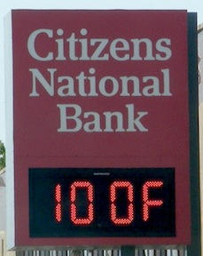 Citizens National Bank sign showing 100 degrees