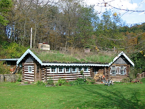 Sod roofed cottage at Little Norway
