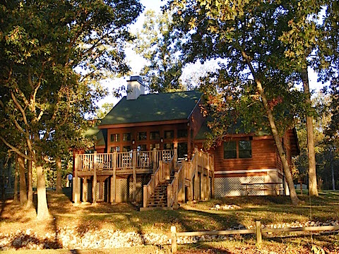 Cabin at Paris Landing State Park seen from the lake side